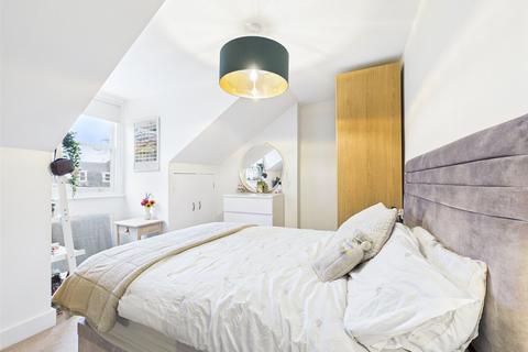 2 bedroom apartment to rent, St Stephens Gardens, St Margarets