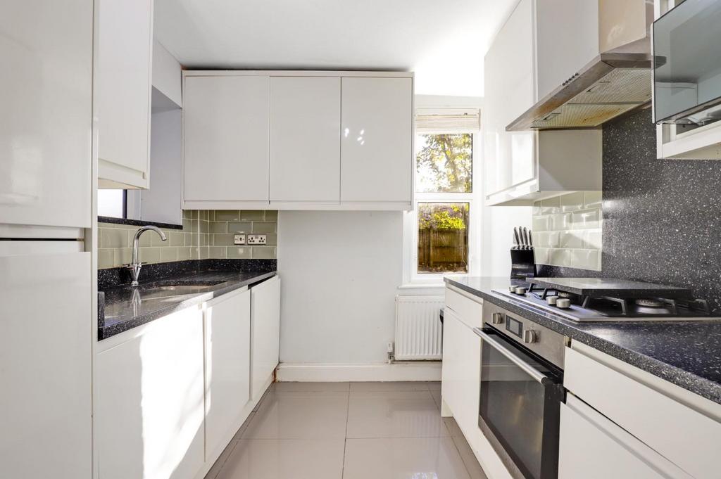 11-2457 JHProp Wpen - Flat 4 Malcolm Close - 34.jpg