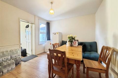 2 bedroom flat to rent, Quarry Road, Kent TN1