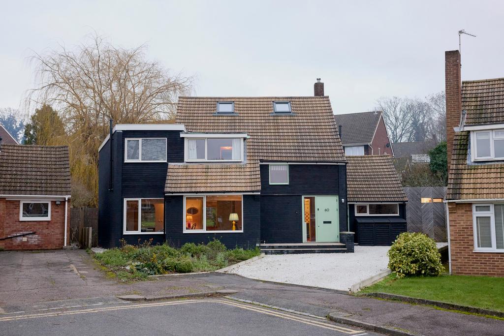 323811   25.12.15 tmh sutton crescent 02.jpg