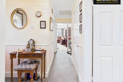 2 bedroom bungalow for sale, Birch Grove, Potters Bar