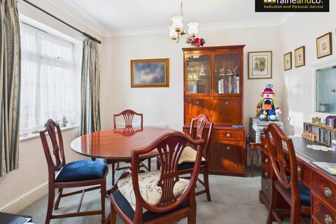 2 bedroom bungalow for sale, Birch Grove, Potters Bar