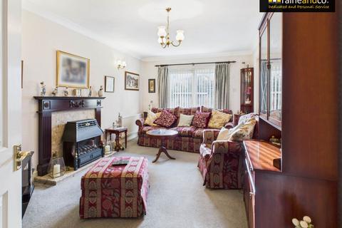 2 bedroom bungalow for sale, Birch Grove, Potters Bar
