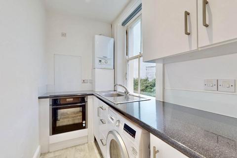 Studio to rent, Highgate West Hill, London N6