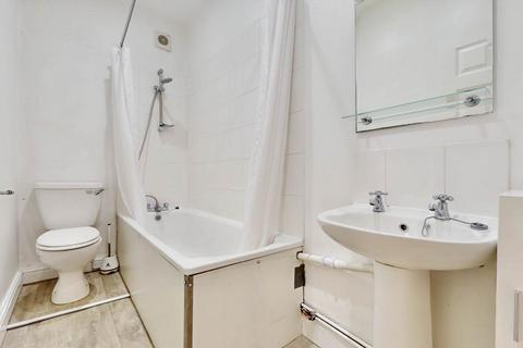 Studio to rent, Highgate West Hill, London N6