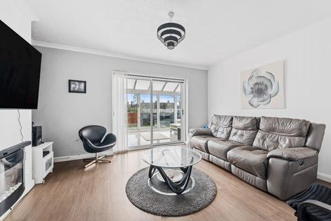 3 bedroom semi-detached house for sale, The Oval, Kettering NN15