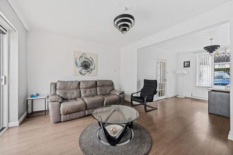 3 bedroom semi-detached house for sale, The Oval, Kettering NN15