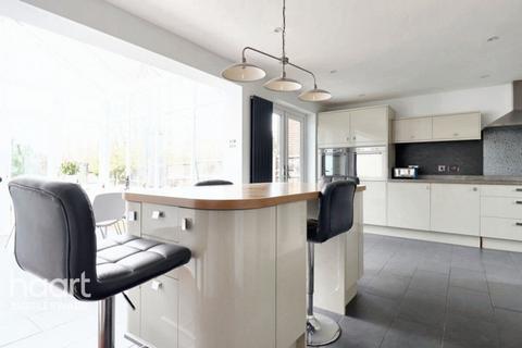4 bedroom detached house for sale, Ivel Gardens, Biggleswade