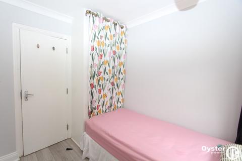 1 bedroom in a house share to rent, Oakleigh Avenue, Edgware HA8