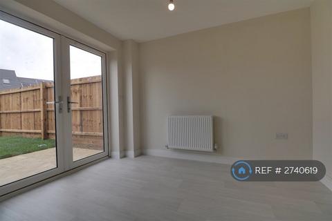 3 bedroom terraced house to rent, Madura Gardens, Milton Keynes, MK8