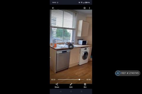 1 bedroom flat to rent, Warrior Court, London, SW9