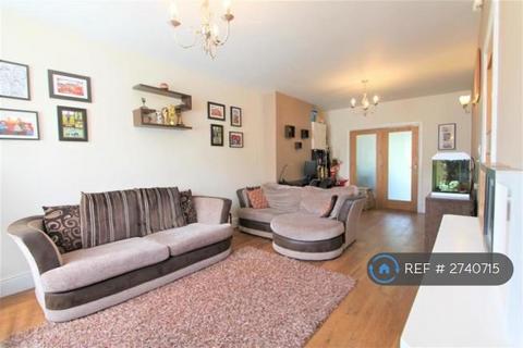3 bedroom semi-detached house to rent, Harborough Road, Oadby, Leicester, LE2