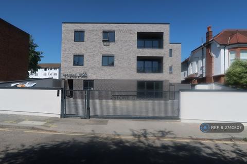 2 bedroom flat to rent, Glengall Road, London, IG8