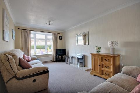 2 bedroom detached bungalow for sale, Oak Drive, Hull