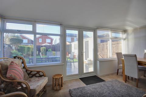 2 bedroom detached bungalow for sale, Oak Drive, Hull