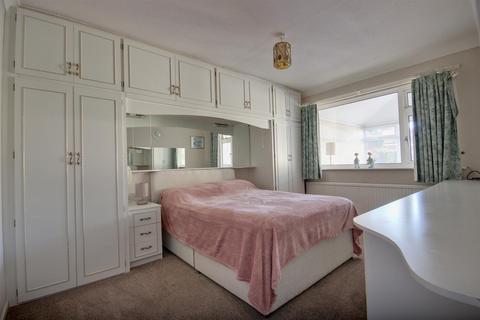 2 bedroom detached bungalow for sale, Oak Drive, Hull