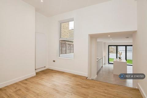 4 bedroom terraced house to rent, Craster Road, London, SW2