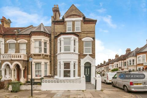 4 bedroom terraced house to rent, Craster Road, London, SW2