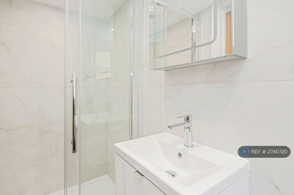 Bedroom 4 Ensuite