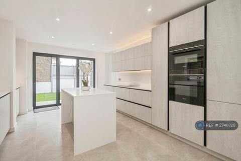 4 bedroom terraced house to rent, Craster Road, London, SW2