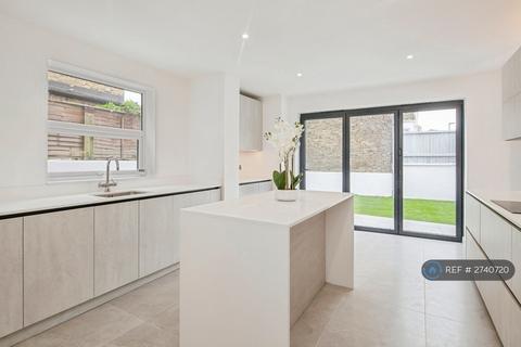 4 bedroom terraced house to rent, Craster Road, London, SW2