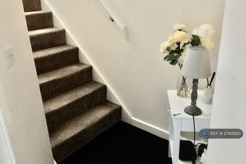 3 bedroom detached house to rent, Rosedale Fold, Bradford, BD10