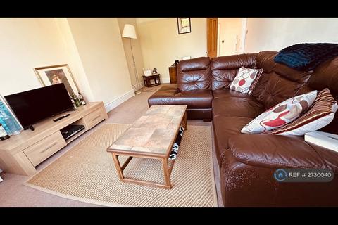 2 bedroom flat to rent, Wood Road, Manchester, M16