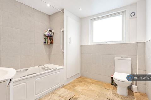1 bedroom in a house share to rent, Elmhurst Avenue, Surrey, CR4