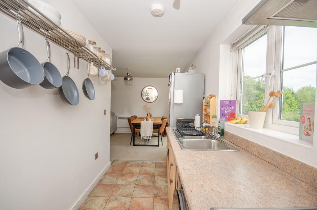 Kitchen pic 2.jpg