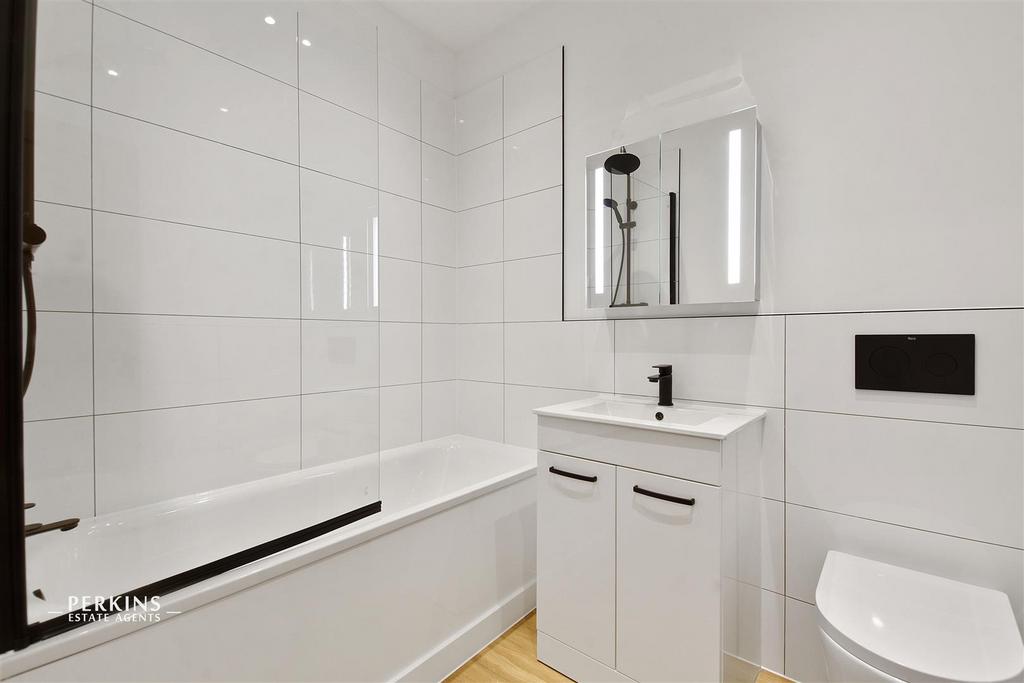 GC- Flat 6 115 Twyford Ave  - BATH (6).JPG