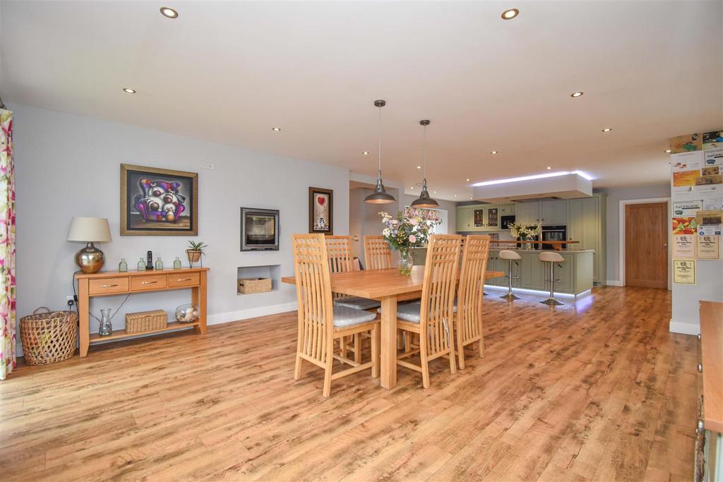 Brogan House Dining Area b.jpg