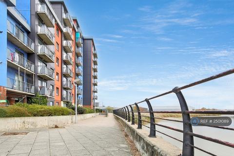 2 bedroom flat to rent, Brook Court, Barking, IG11