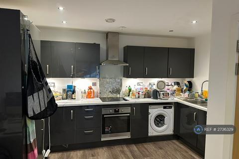 2 bedroom flat to rent, Priory Court, Romford, RM7