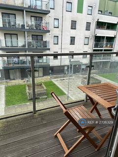 2 bedroom flat to rent, Priory Court, Romford, RM7