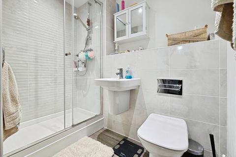 2 bedroom apartment for sale, Station Road, Hook, Hampshire