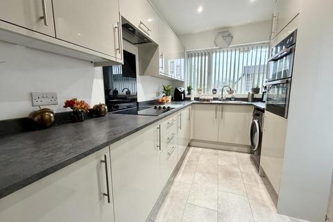 3 bedroom semi-detached house for sale, Earlswood Crescent, Kippax, Leeds