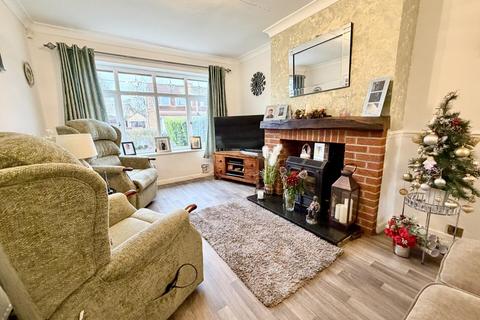 3 bedroom semi-detached house for sale, Earlswood Crescent, Kippax, Leeds