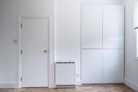 Studio to rent, Flat 5 12 Eccleston Road