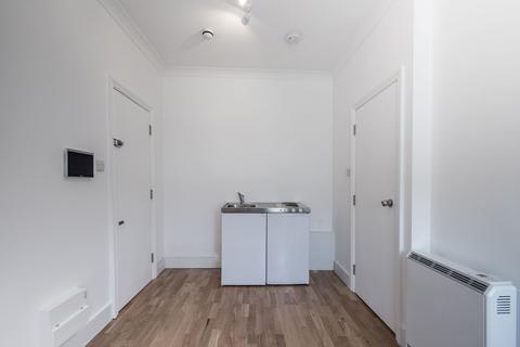 Studio to rent, Flat 5 12 Eccleston Road