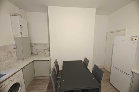 4 bedroom terraced house to rent, Leeds LS8