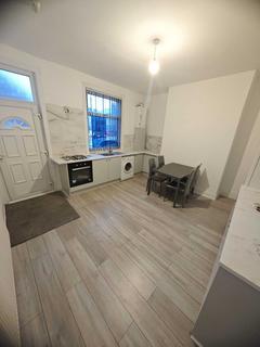 4 bedroom terraced house to rent, Leeds LS8