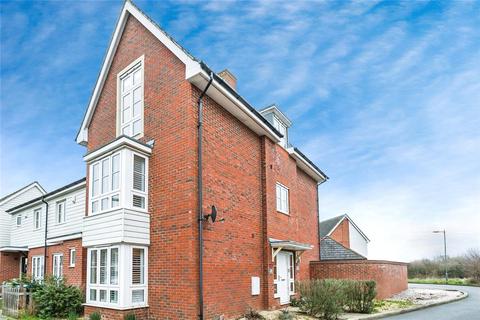 4 bedroom end of terrace house for sale, Pershore Way, Buckinghamshire HP18