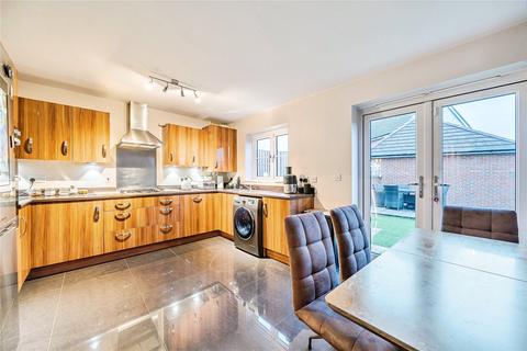 4 bedroom end of terrace house for sale, Pershore Way, Buckinghamshire HP18