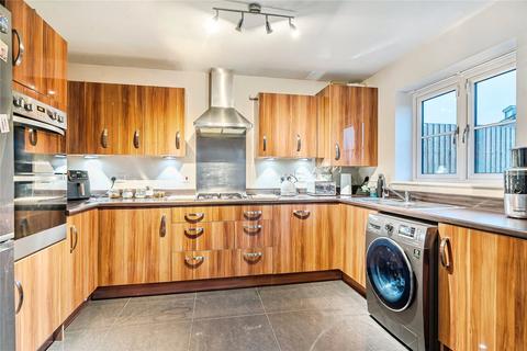 4 bedroom end of terrace house for sale, Pershore Way, Buckinghamshire HP18