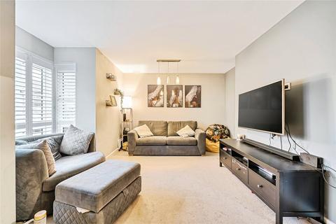 4 bedroom end of terrace house for sale, Pershore Way, Buckinghamshire HP18