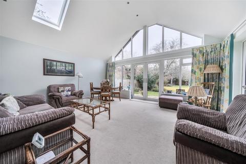 4 bedroom detached house for sale, Luton Road, Wilstead
