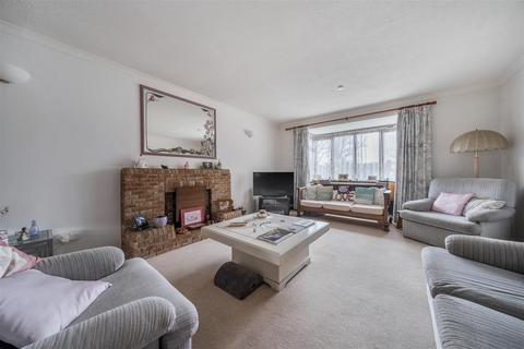 4 bedroom detached house for sale, Luton Road, Wilstead