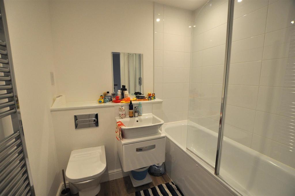 Main Bathroom.JPG