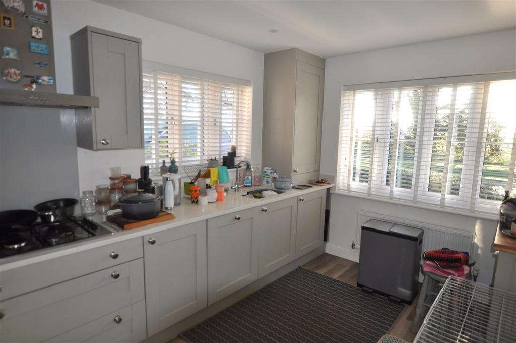 Kitchen 2.JPG
