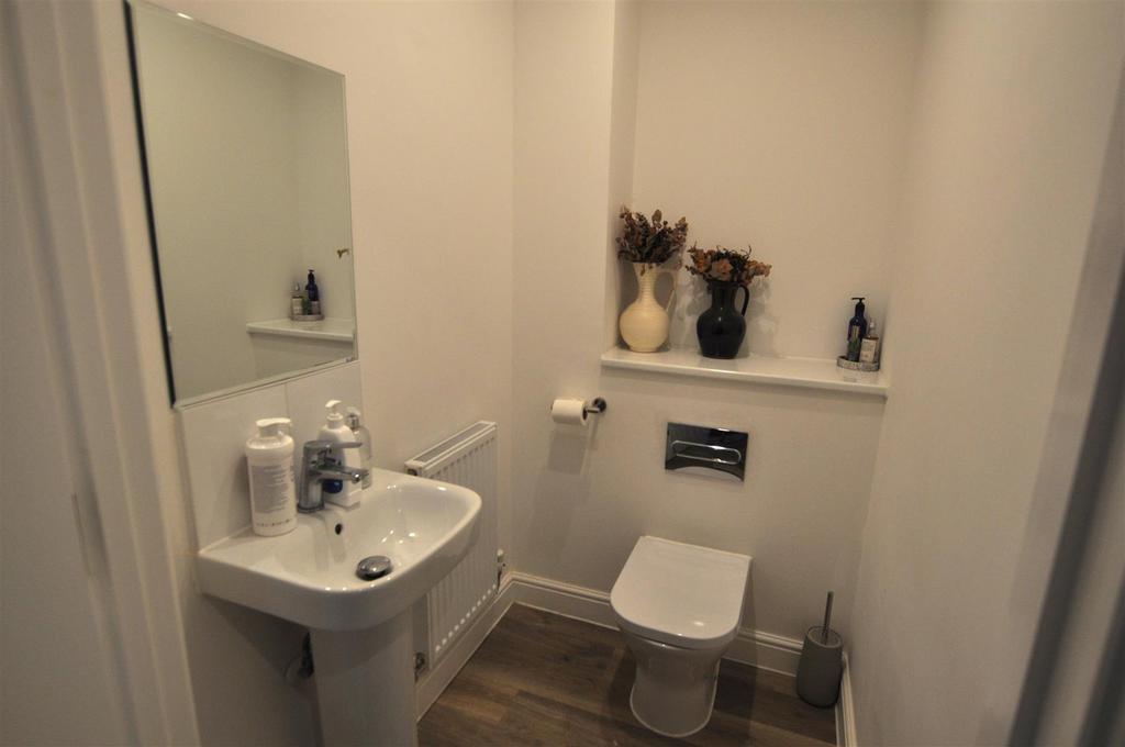 Downstairs WC.JPG
